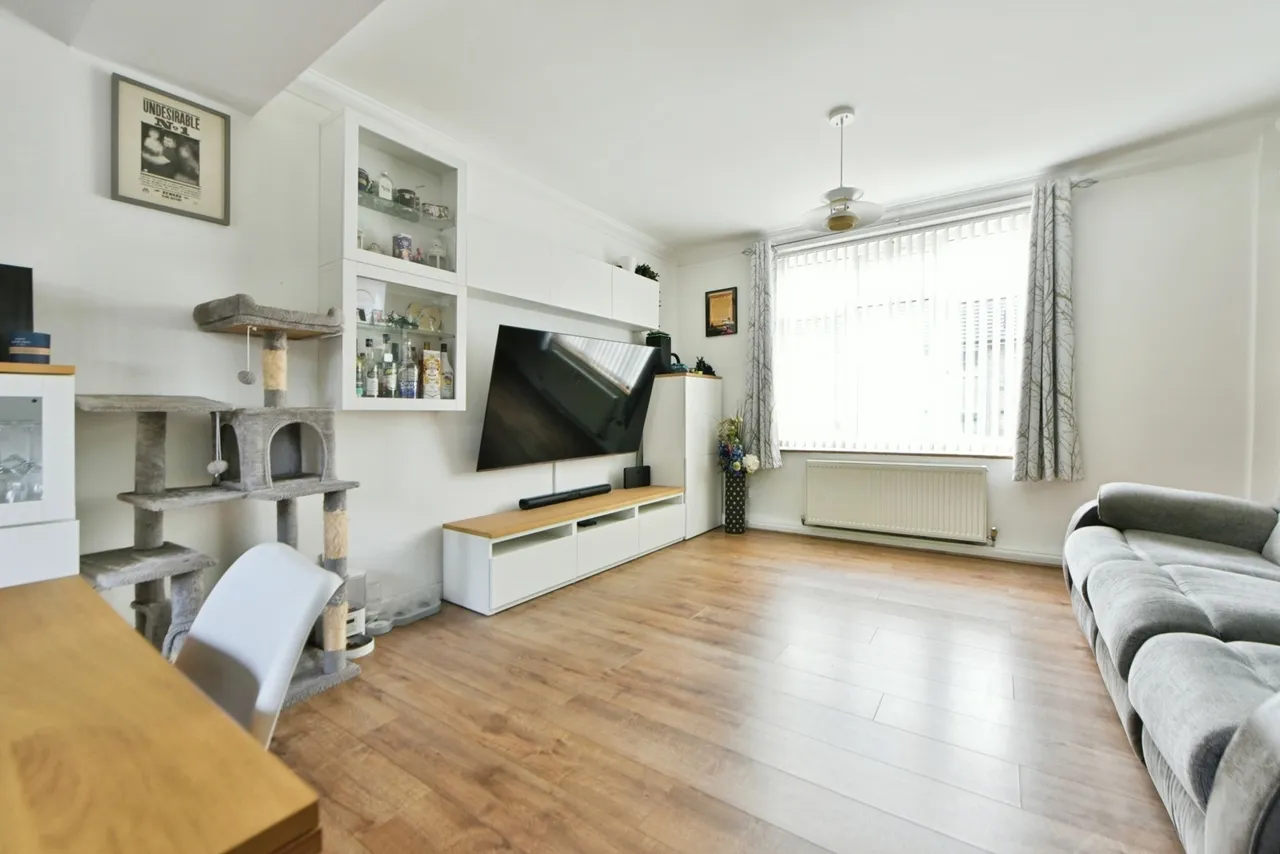 Wakefield Crescent, Romiley, SK6, photo 5