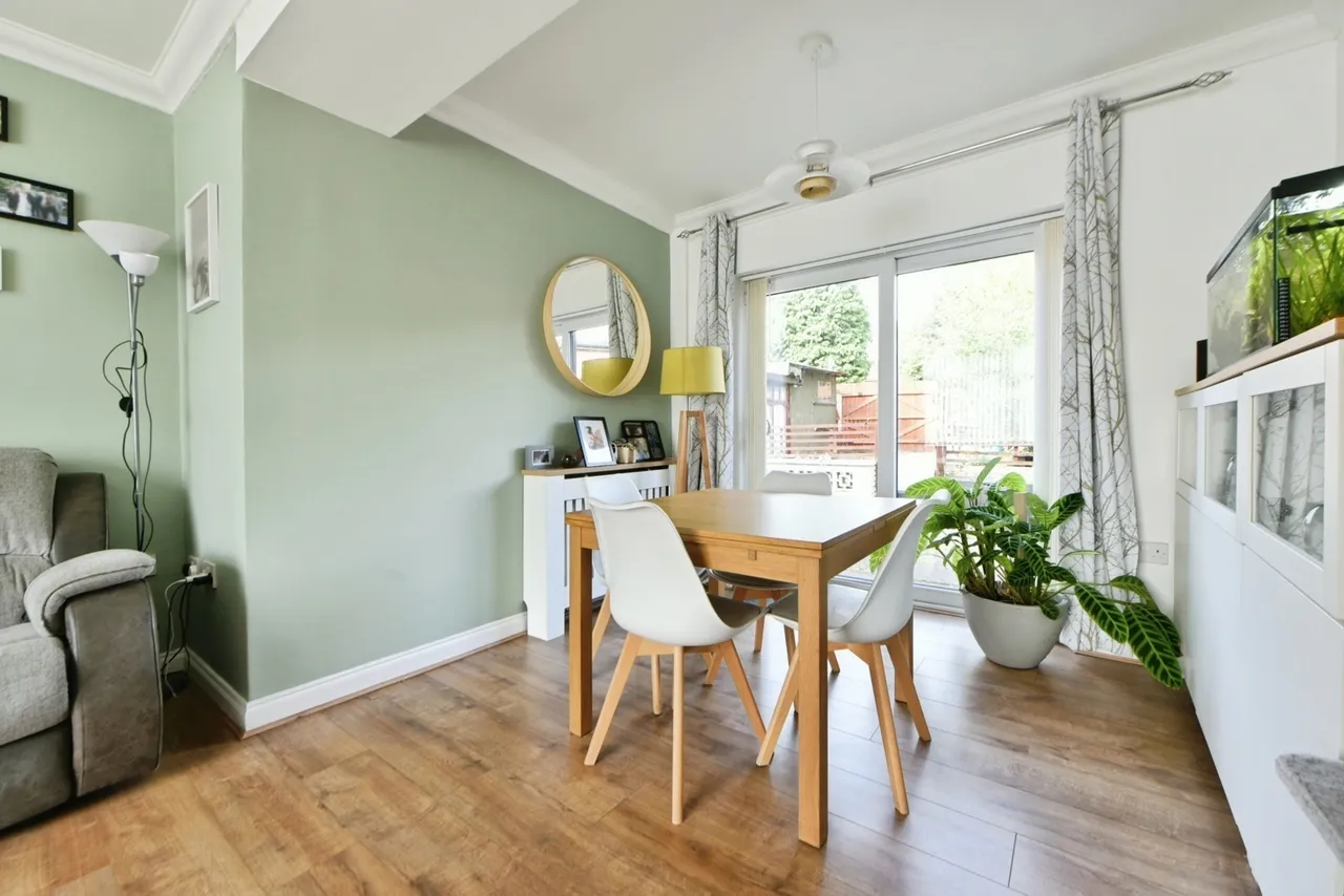 Wakefield Crescent, Romiley, SK6, photo 4