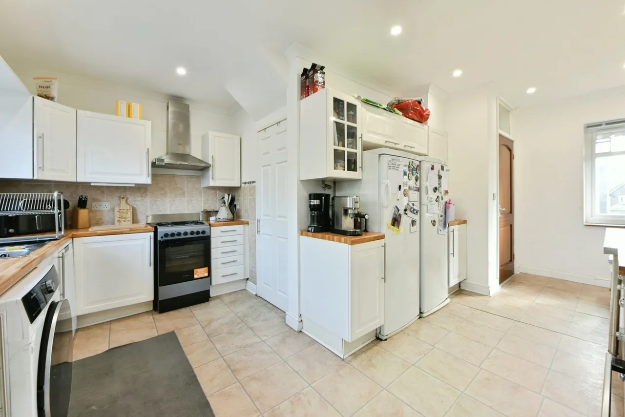 Wakefield Crescent, Romiley, SK6, photo 9