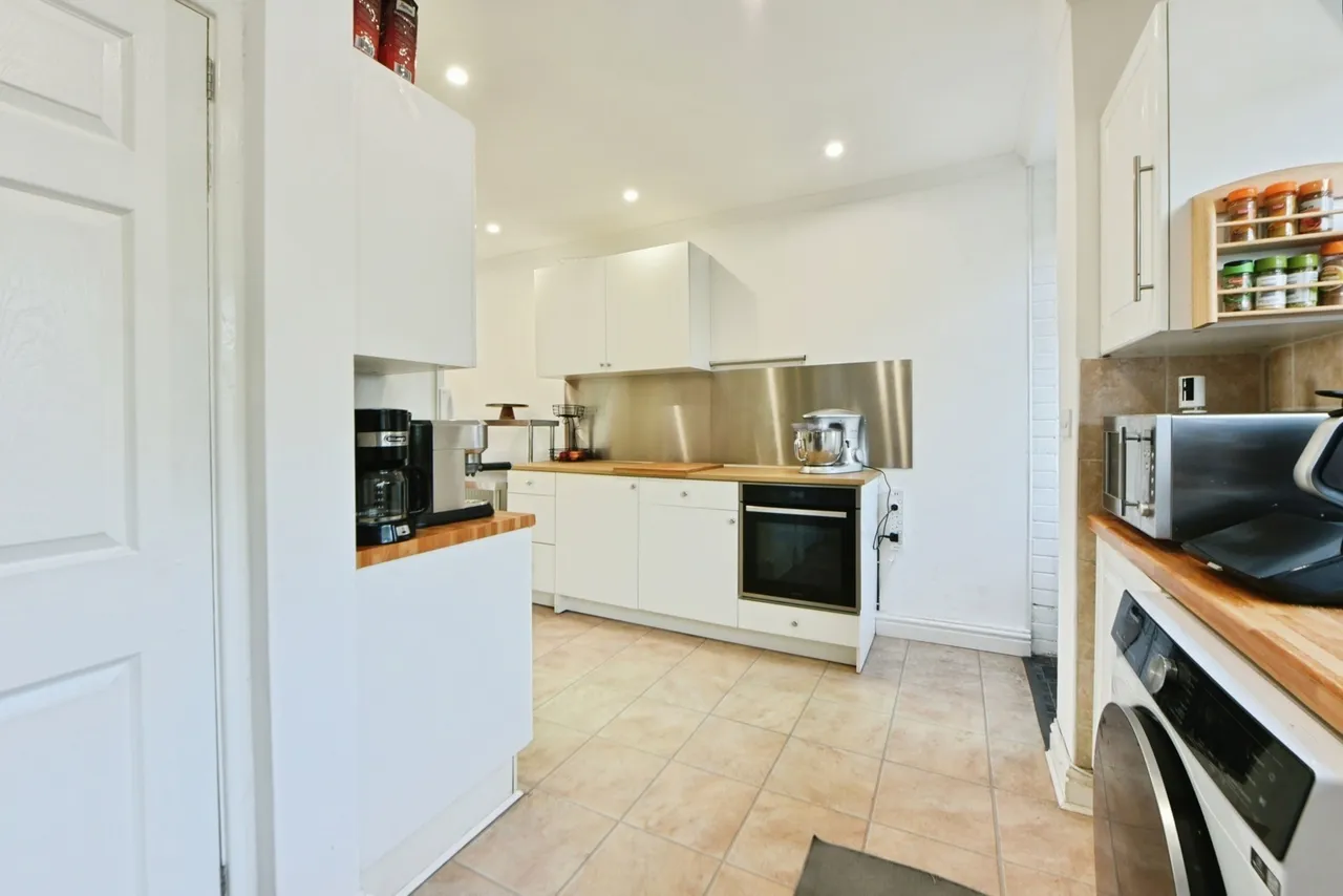 Wakefield Crescent, Romiley, SK6, photo 10