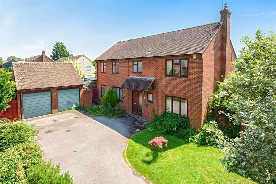 4 bed house for sale, Meadow Park, Stoke Mandeville, HP22