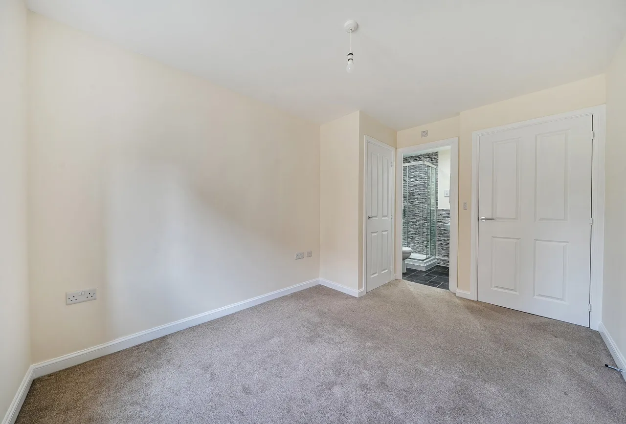 Lasborough Drive, Gloucestershire, Tuffley, GL4 0WF, photo 5