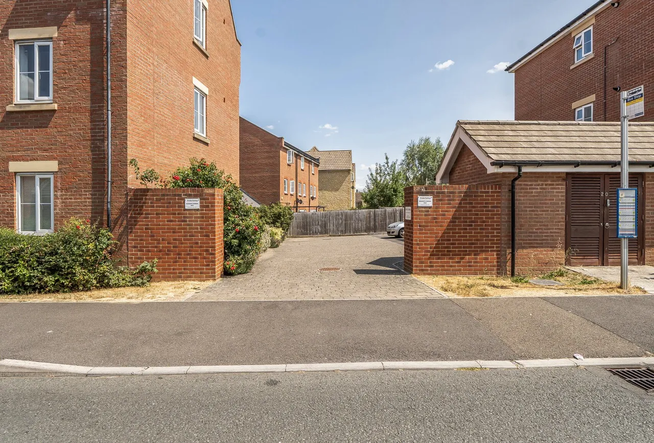 Lasborough Drive, Gloucestershire, Tuffley, GL4 0WF, photo 9