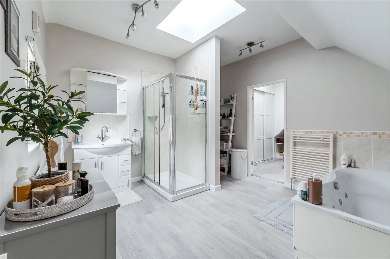 Southway, Guiseley, LS20, photo 7
