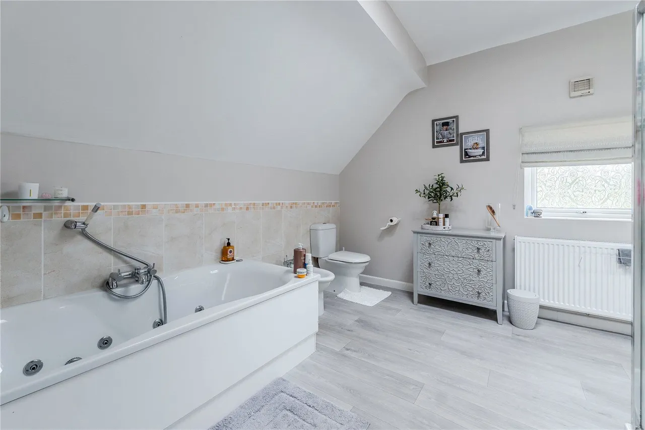 Southway, Guiseley, LS20, photo 15