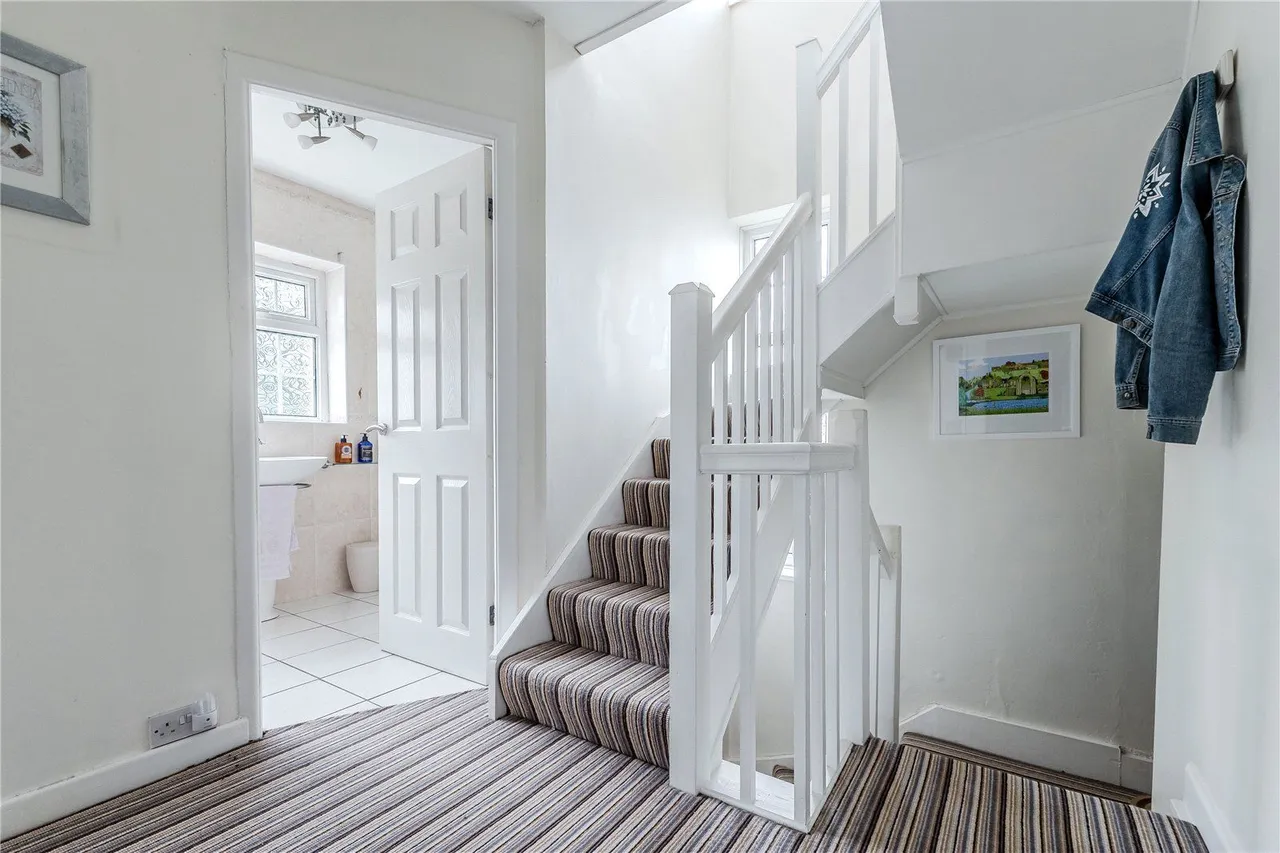 Southway, Guiseley, LS20, photo 16