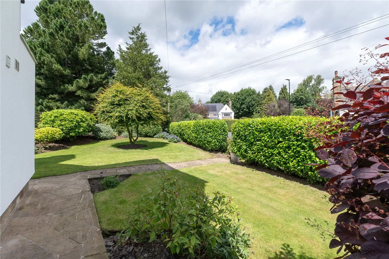 Southway, Guiseley, LS20, photo 28