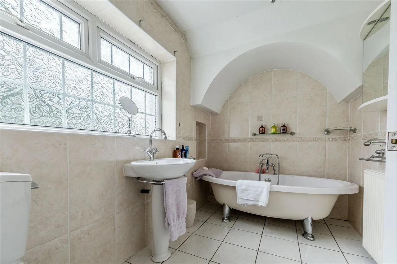 Southway, Guiseley, LS20, photo 19