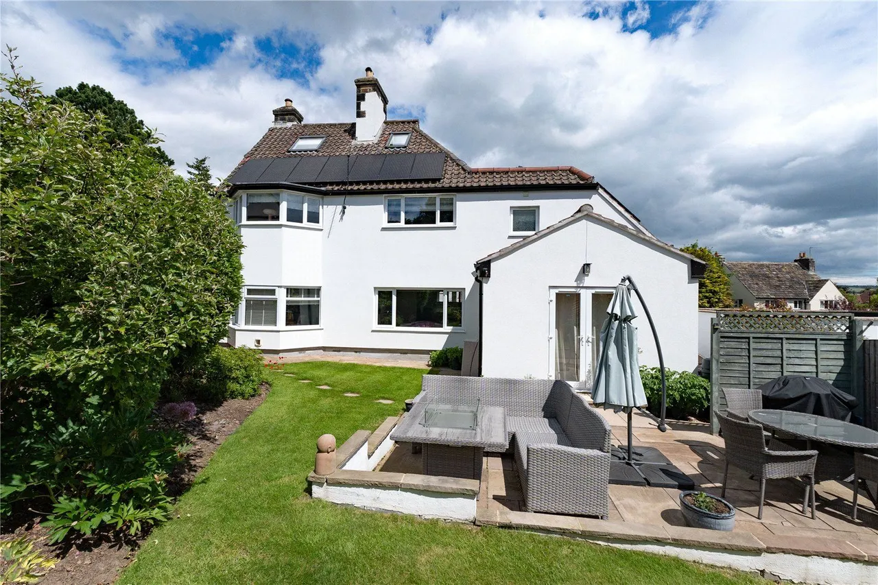Southway, Guiseley, LS20, photo 11
