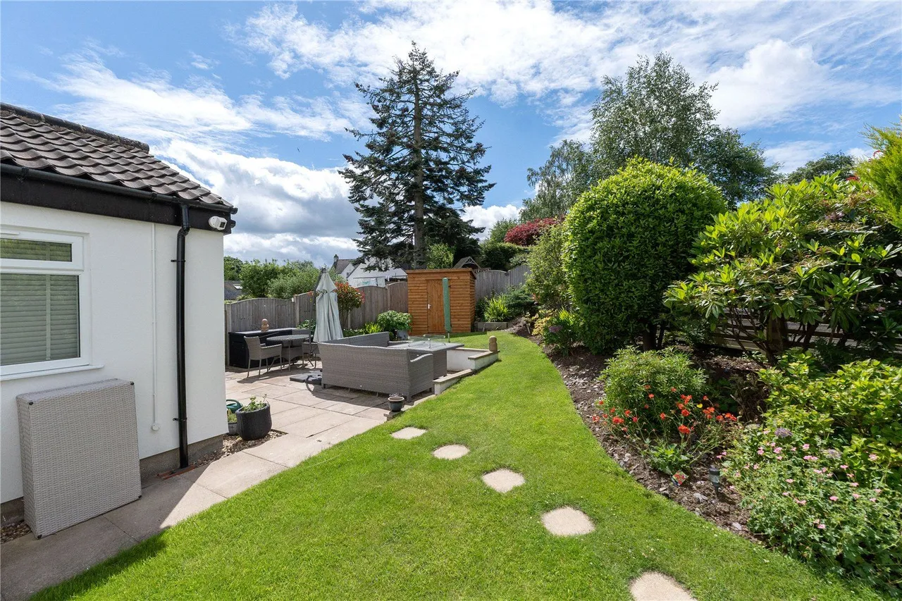 Southway, Guiseley, LS20, photo 27