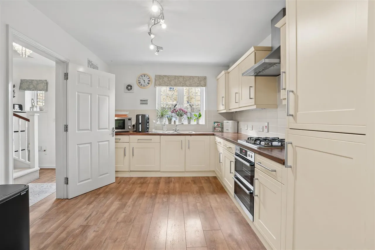 South Tadworth Farm Close, Tadworth, KT20, photo 2