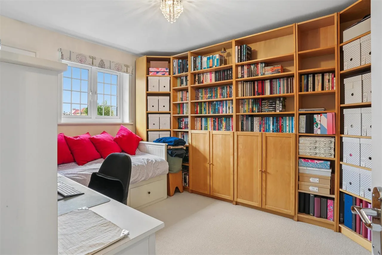 South Tadworth Farm Close, Tadworth, KT20, photo 23