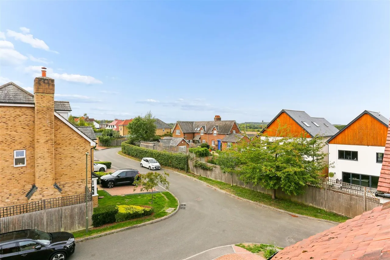 South Tadworth Farm Close, Tadworth, KT20, photo 31
