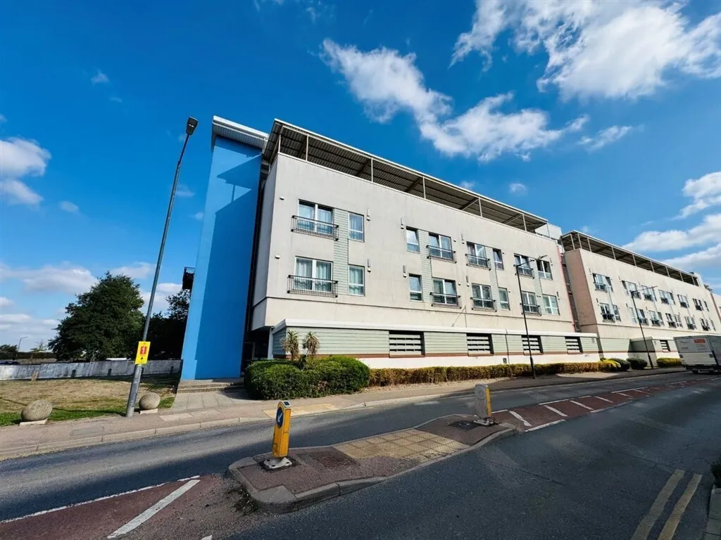 2 bed flat for sale, Canal Road, Gravesend, DA12