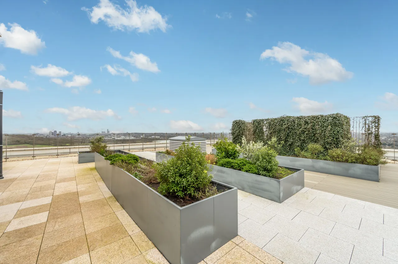 Greenford, UB6, photo 12