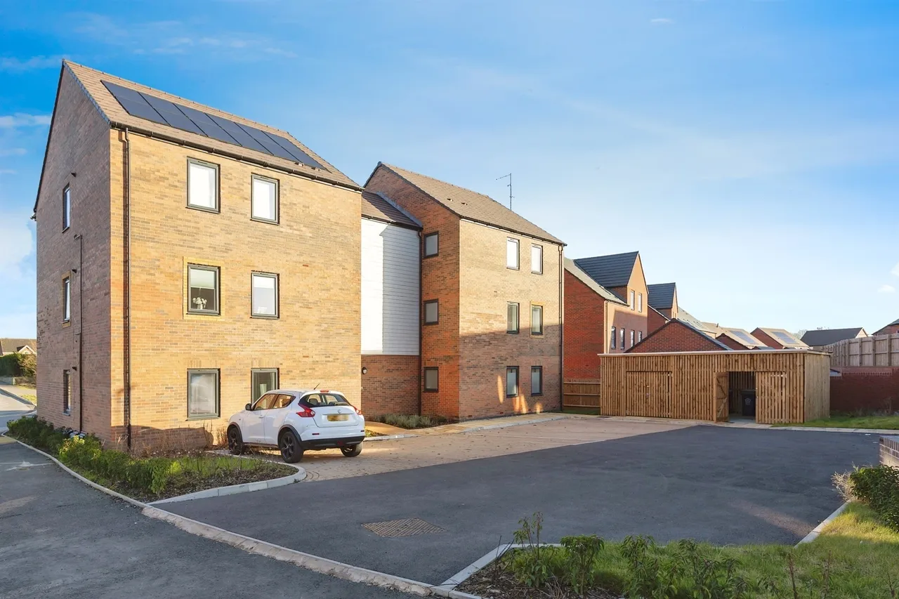 Round Meadow Road, Leicester, LE4, photo 2