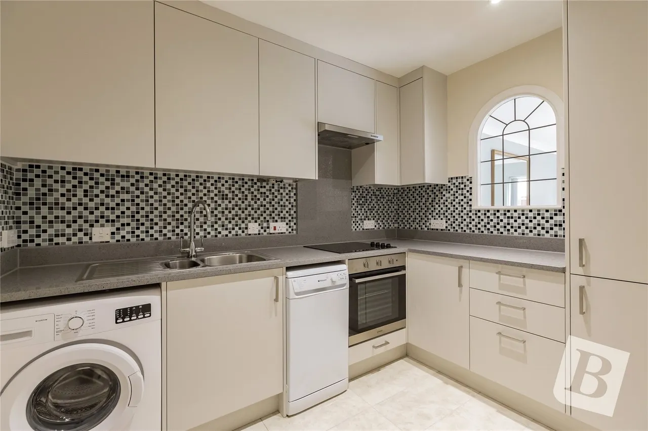 St. Kathryns Place, Upminster, RM14, photo 2