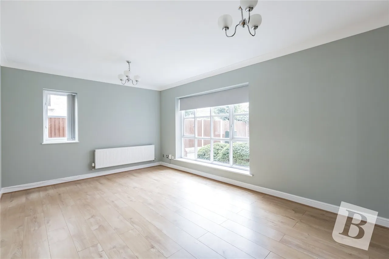 St. Kathryns Place, Upminster, RM14, photo 4