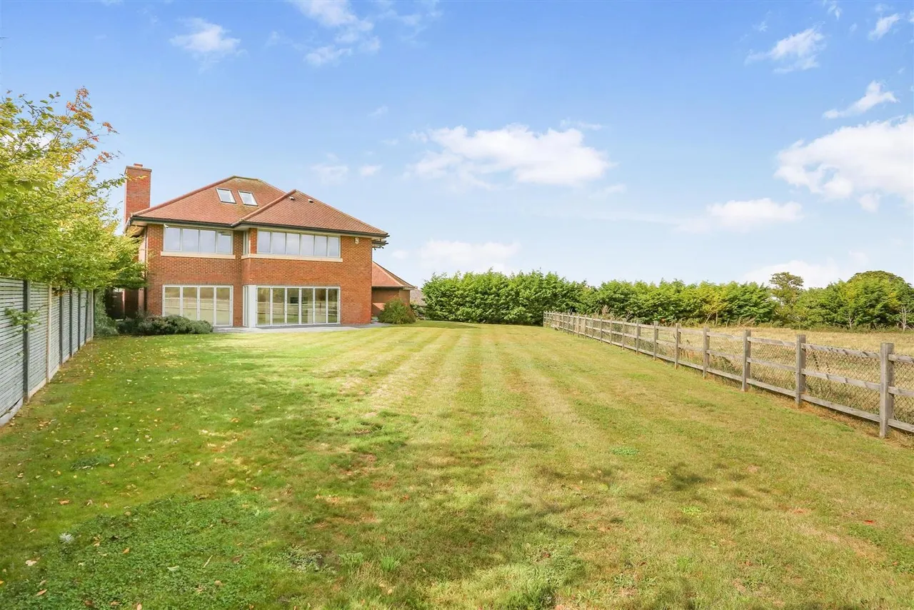 College View, Epsom, KT17 4DW, photo 5