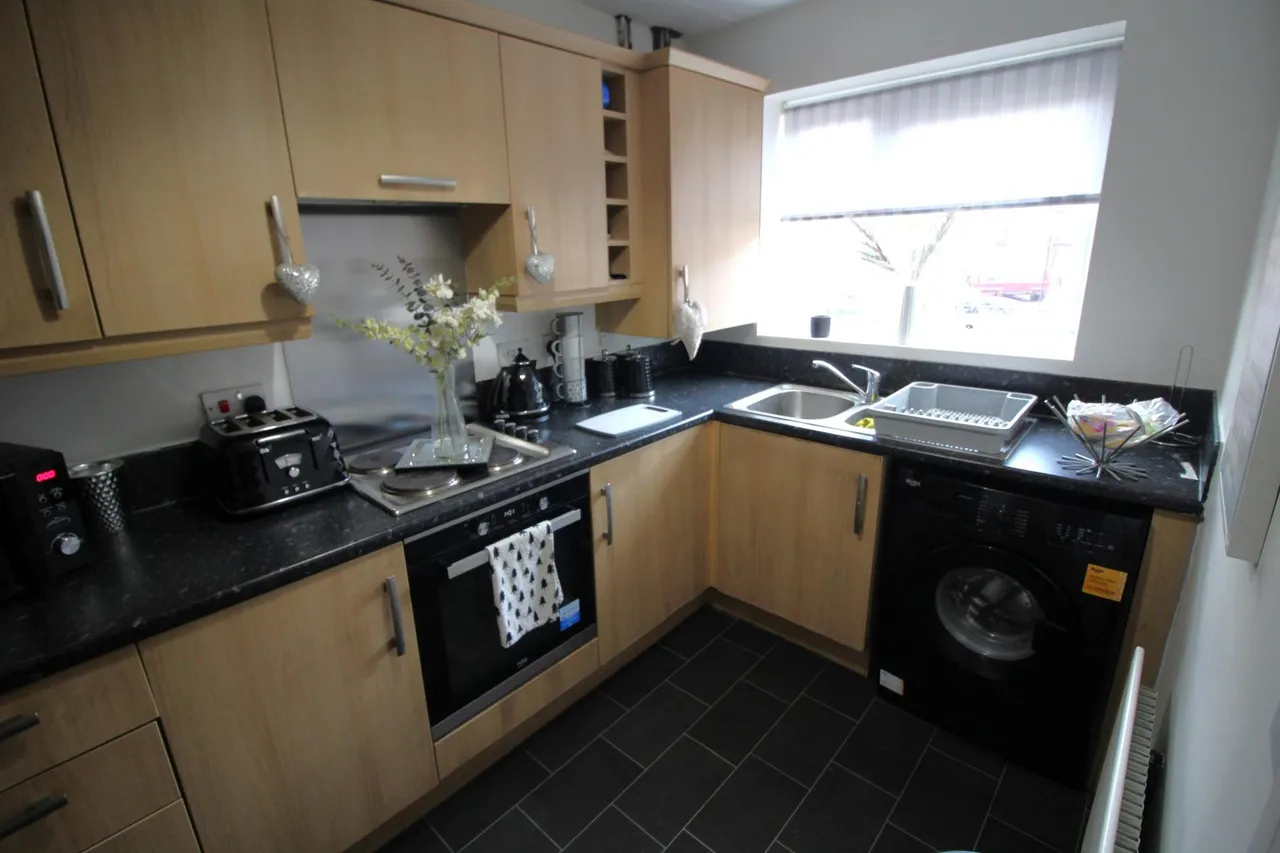 Fairbourne Walk, Oldham, OL1, photo 5