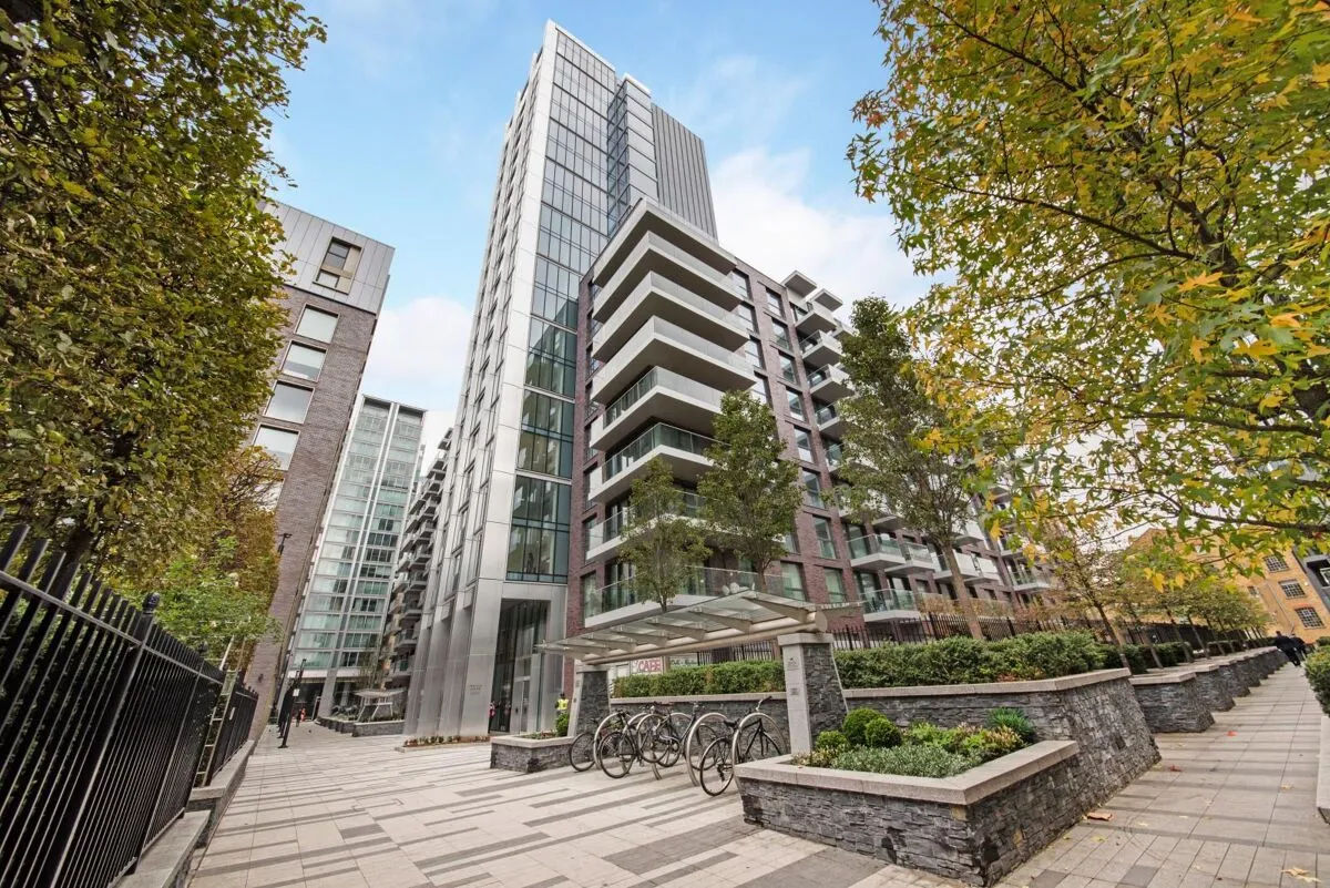 Piazza Walk, Aldgate, E1, photo 12