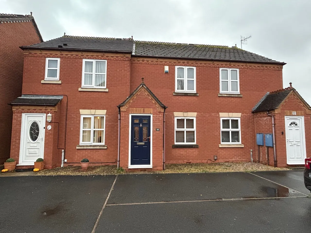 2 bed house to rent, Mary Macarthur Drive, Cradley Heath, B64