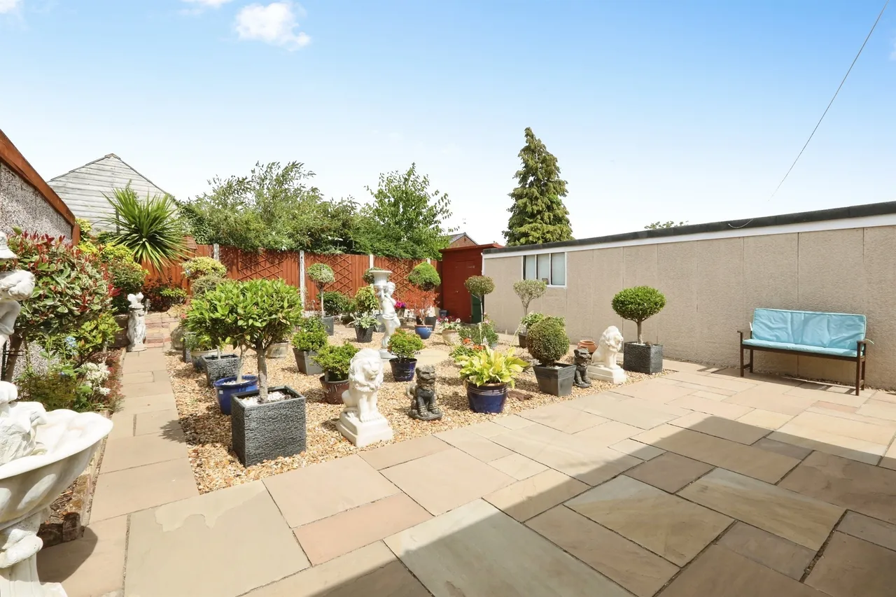 Broadwater Drive, Dunscroft, DN7, photo 15