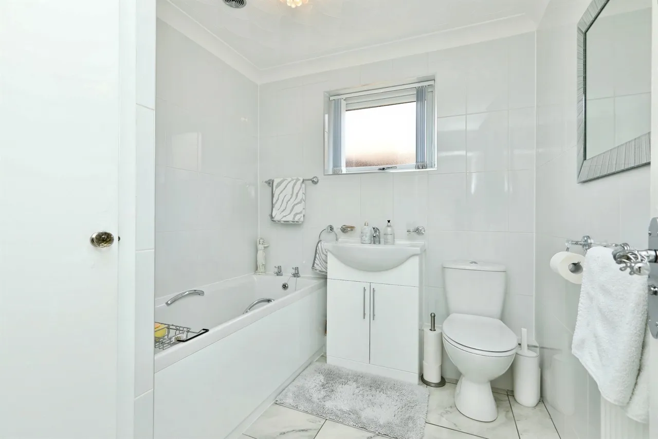 Broadwater Drive, Dunscroft, DN7, photo 12