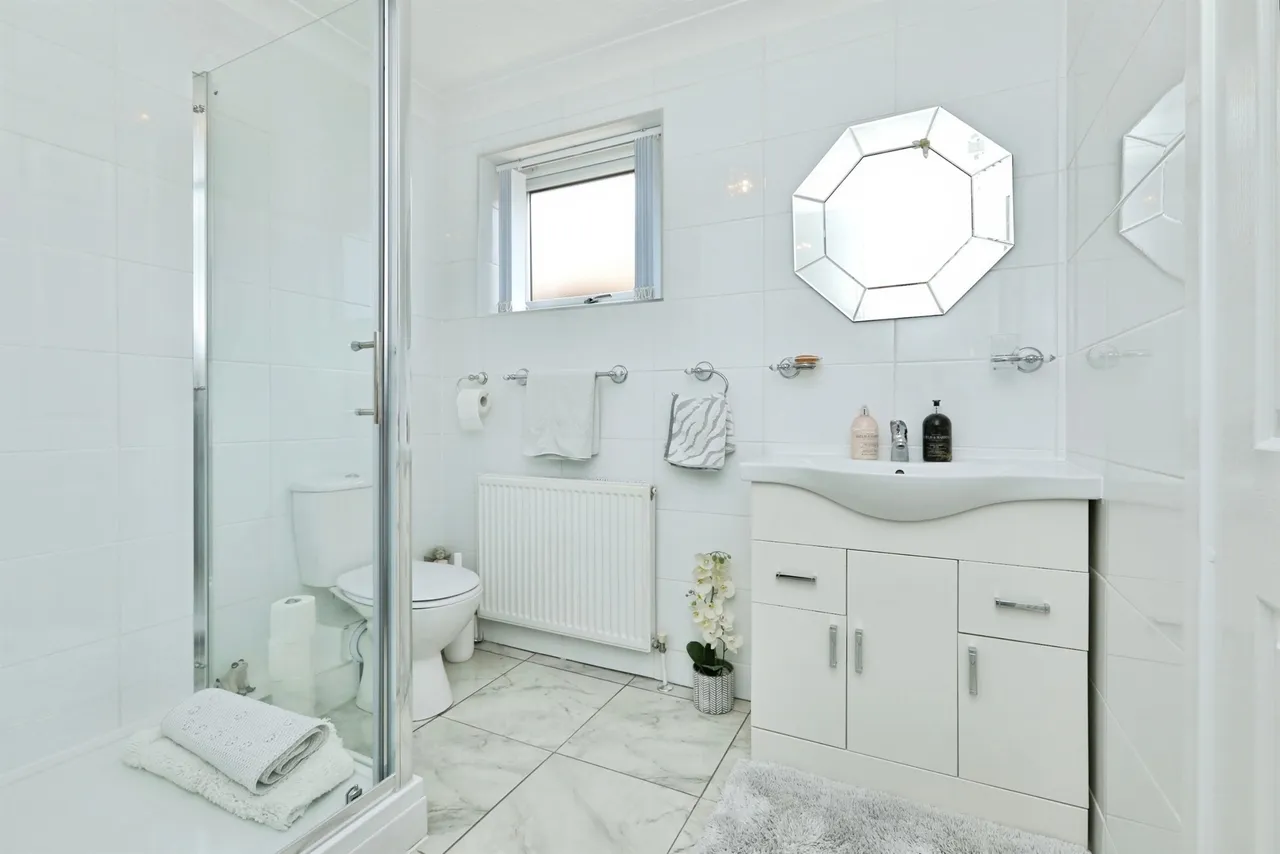 Broadwater Drive, Dunscroft, DN7, photo 13