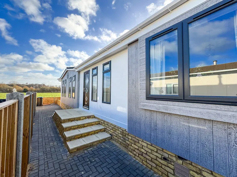 2 bed house for sale — Weybridge Park Estate Weybridge Road, Addlestone KT15 2RF