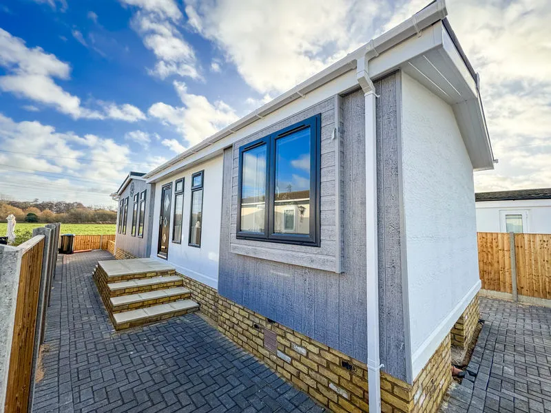 Weybridge Park Estate Weybridge Road, Addlestone KT15 2RF, photo 10