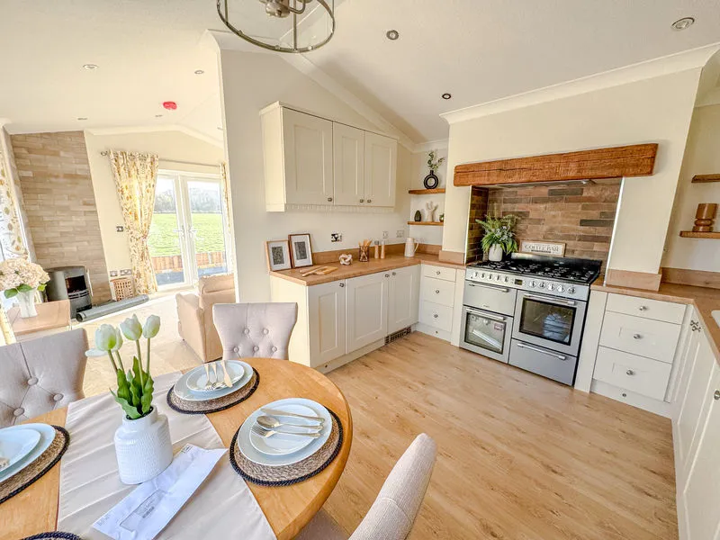 Weybridge Park Estate Weybridge Road, Addlestone KT15 2RF, photo 4