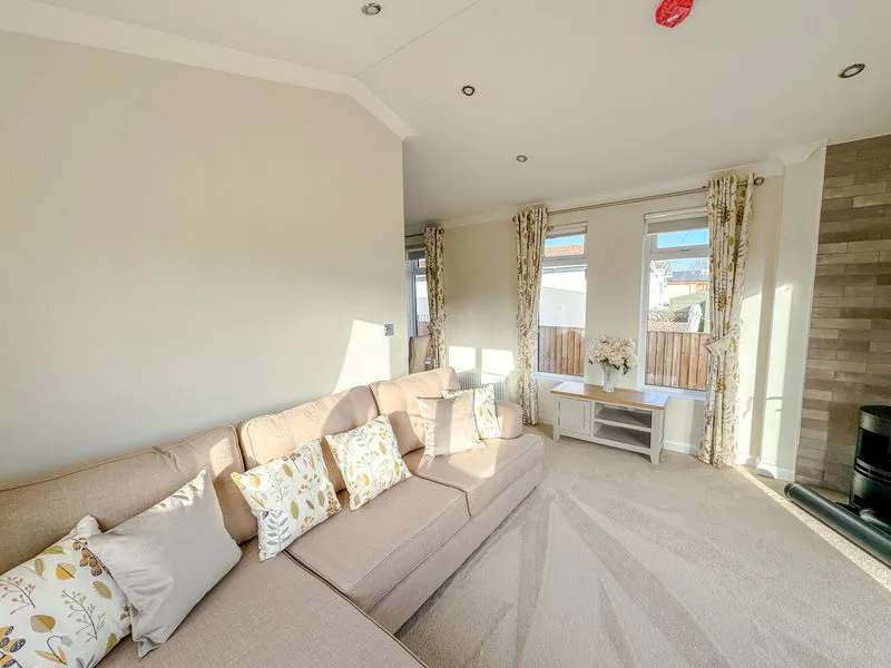 Weybridge Park Estate Weybridge Road, Addlestone KT15 2RF, photo 6