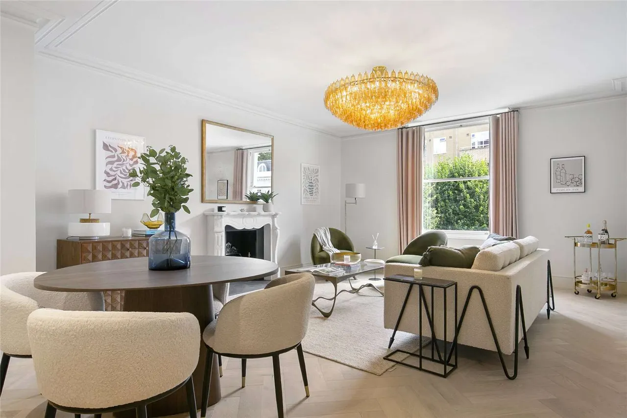 3 bed flat for sale — Pembridge Gardens, London, W2 4DX