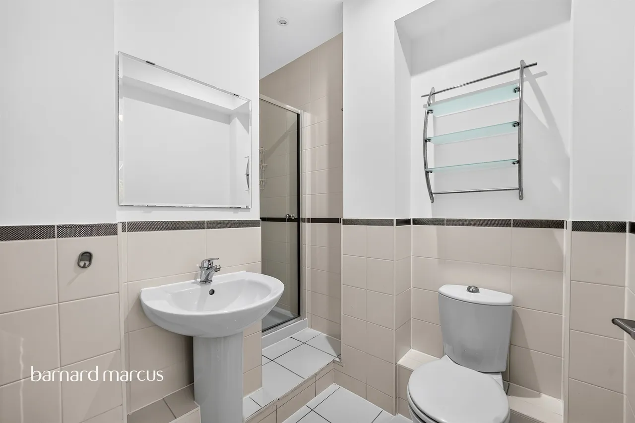 London Road, Mitcham, CR4, photo 7