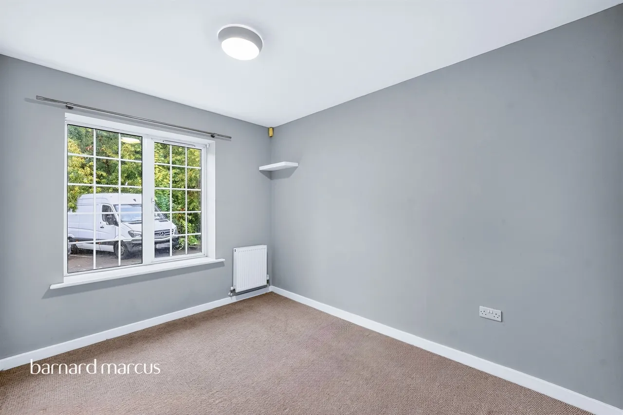 London Road, Mitcham, CR4, photo 20
