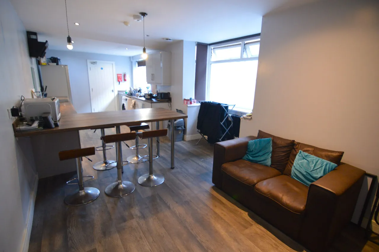 Chantry Lane, Grimsby, North East Lincolnshire, DN31 2LJ, photo 5