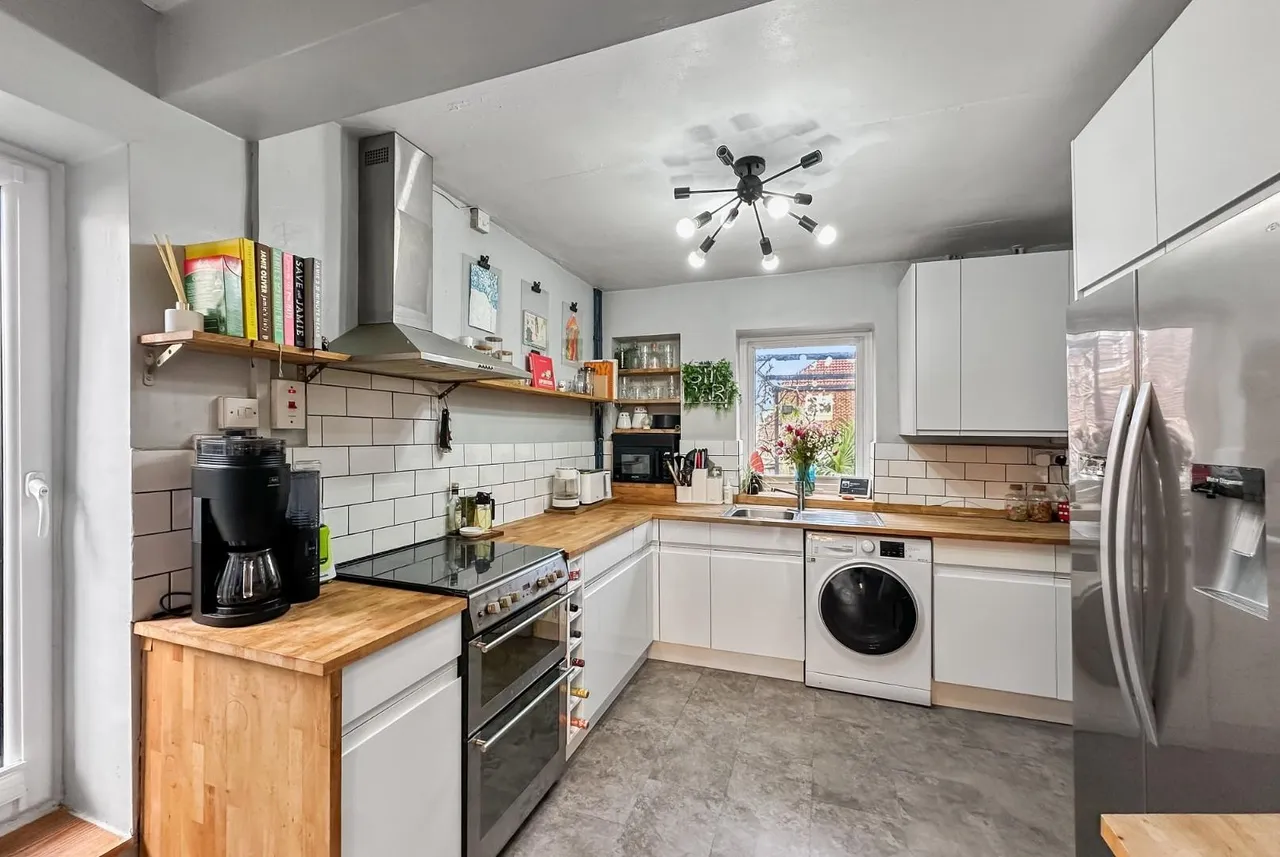 Hempcroft Road, Timperley, Cheshire WA15 7JN, photo 8