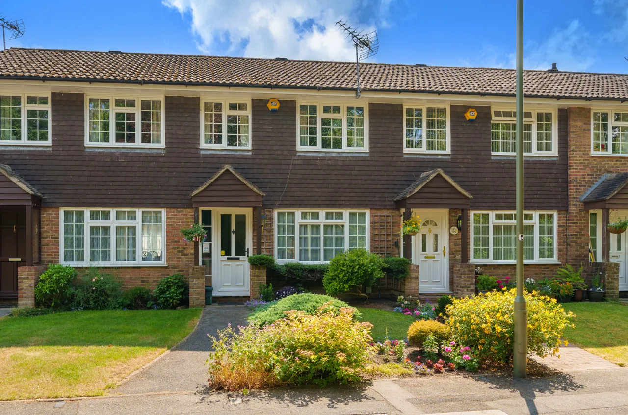 3 bed house for sale, Christie Close, Lightwater, GU18
