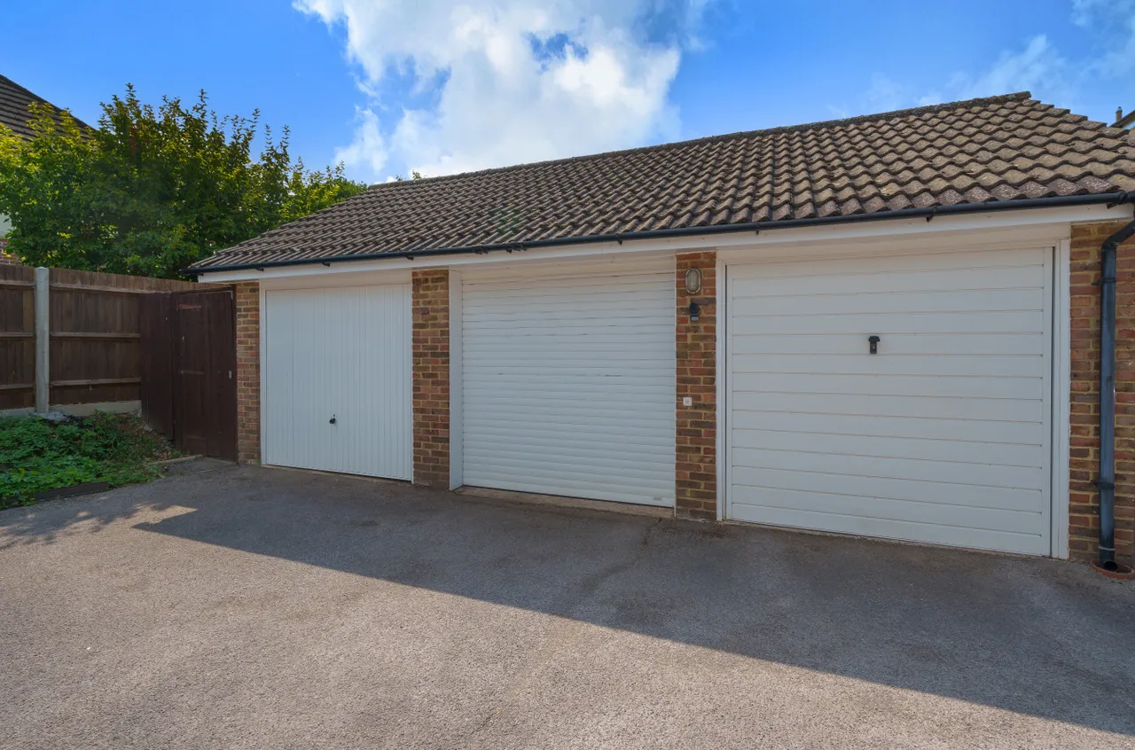 Christie Close, Lightwater, GU18, photo 13