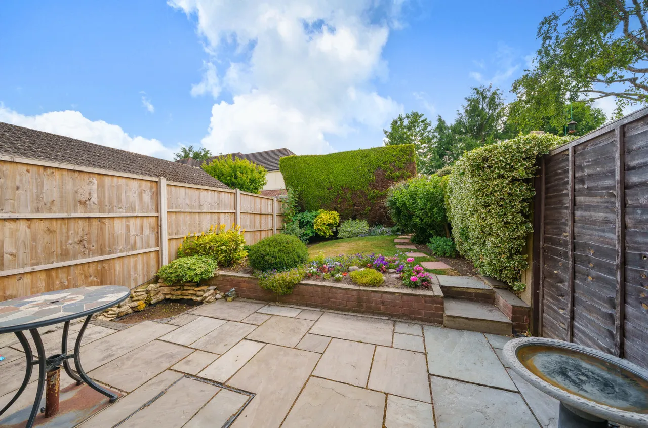 Christie Close, Lightwater, GU18, photo 10