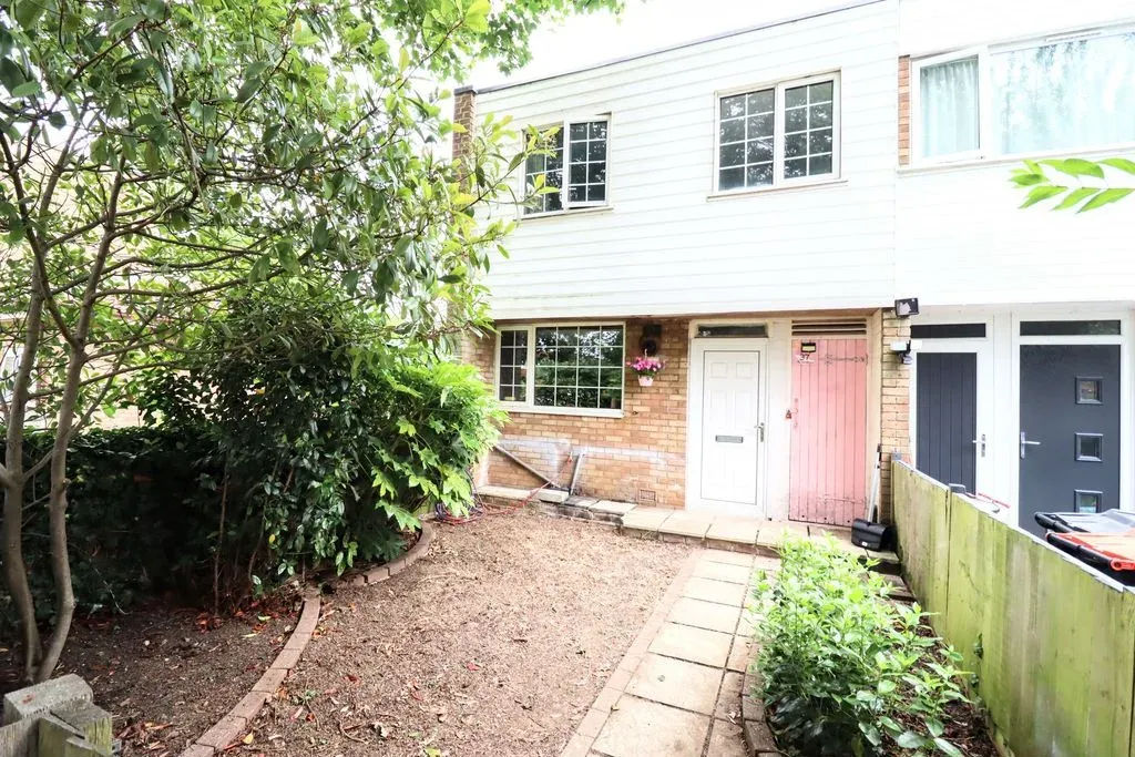 3 bed house for sale — Thirlmere Avenue, Bletchley, Milton Keynes, Buckinghamshire, MK2 3EP