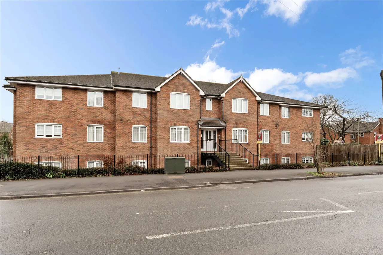 Reading Road, Farnborough, GU14, photo 8