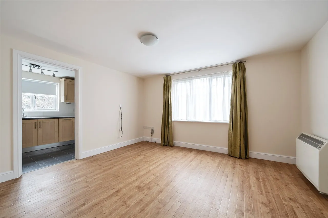 Reading Road, Farnborough, GU14, photo 6