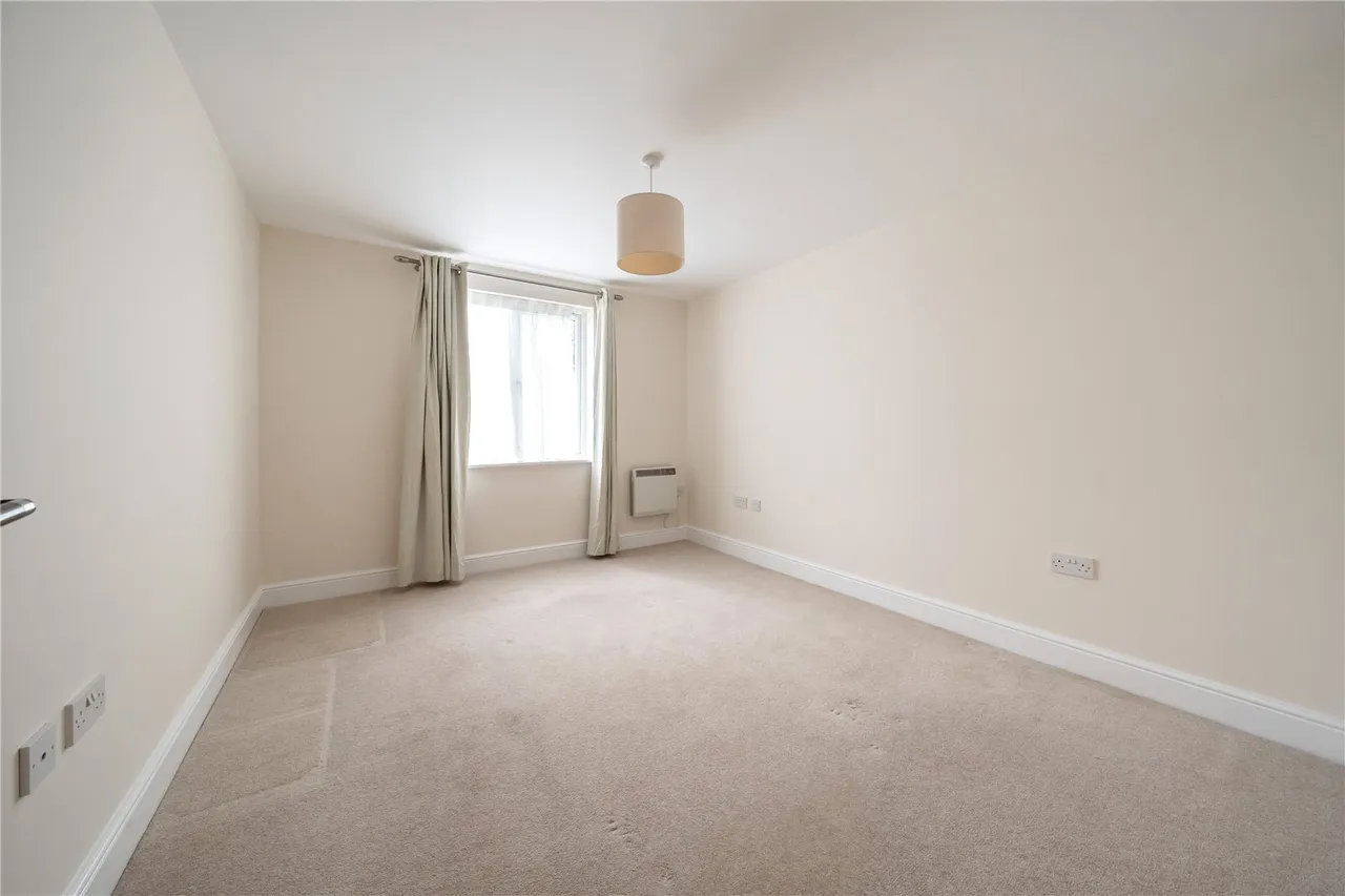 Reading Road, Farnborough, GU14, photo 4
