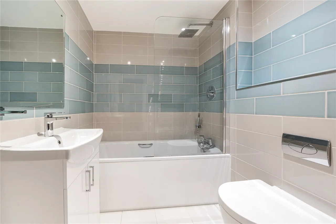 Reading Road, Farnborough, GU14, photo 7