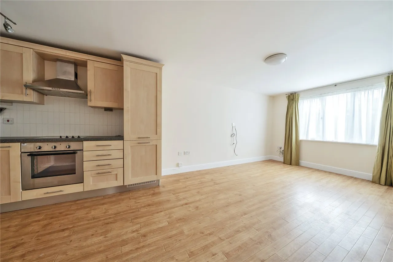 Reading Road, Farnborough, GU14, photo 3