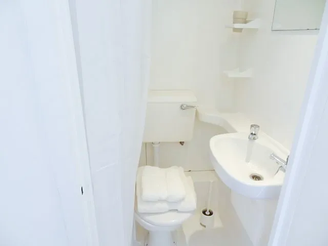 Fulham Palace Road, Hammersmith, W6, photo 5