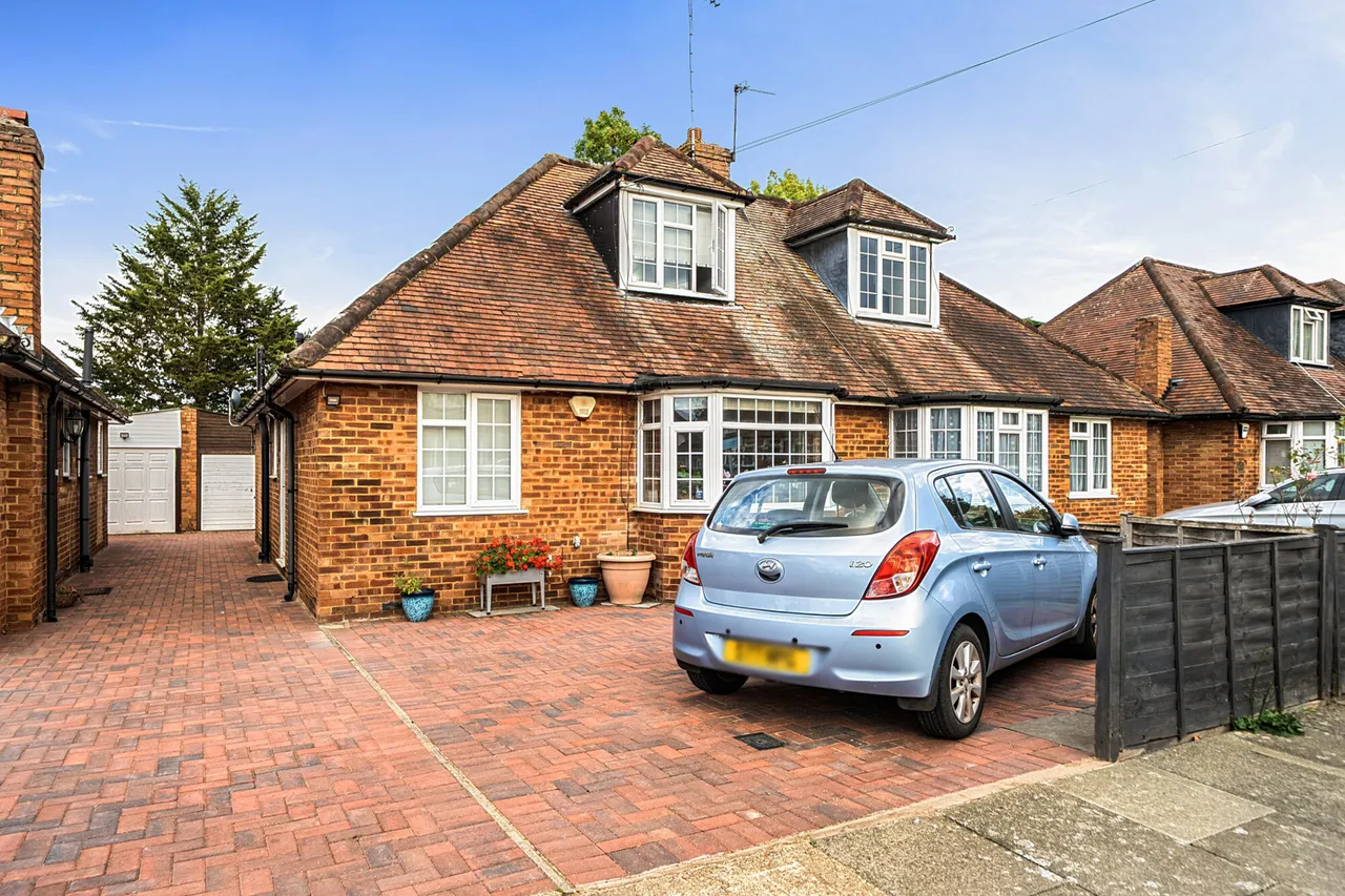2 bed house for sale, Chartley Avenue, Stanmore, HA7