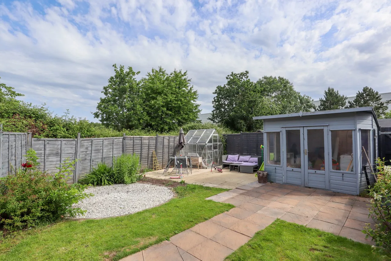 Nuthatch Road, Calne, photo 3